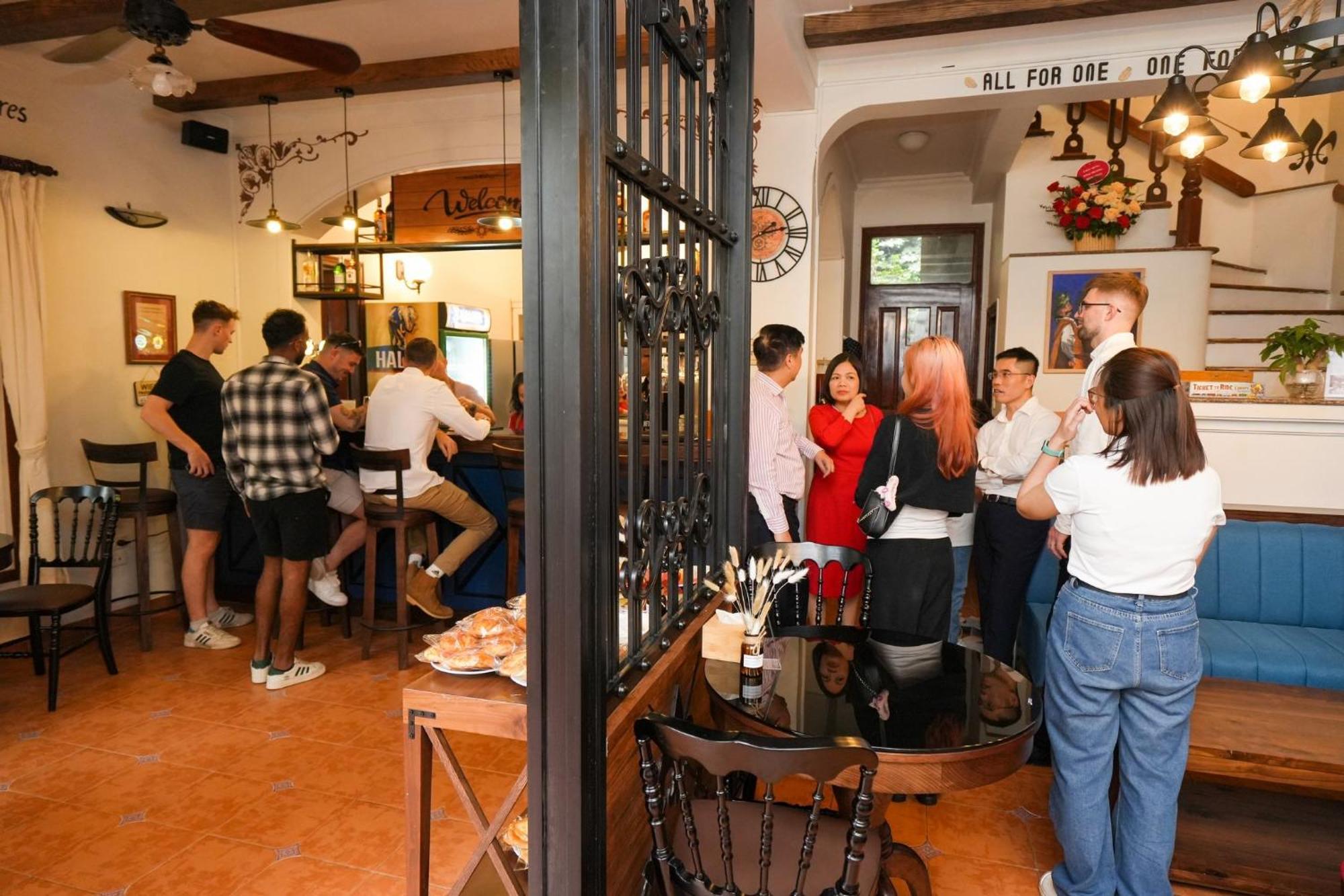 Musketeers Guest House Hanoi Bagian luar foto